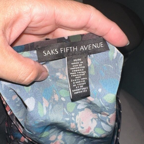 Saks Fifth Ave Women’s floral bell sleeve blouse size medium - Picture 5 of 6